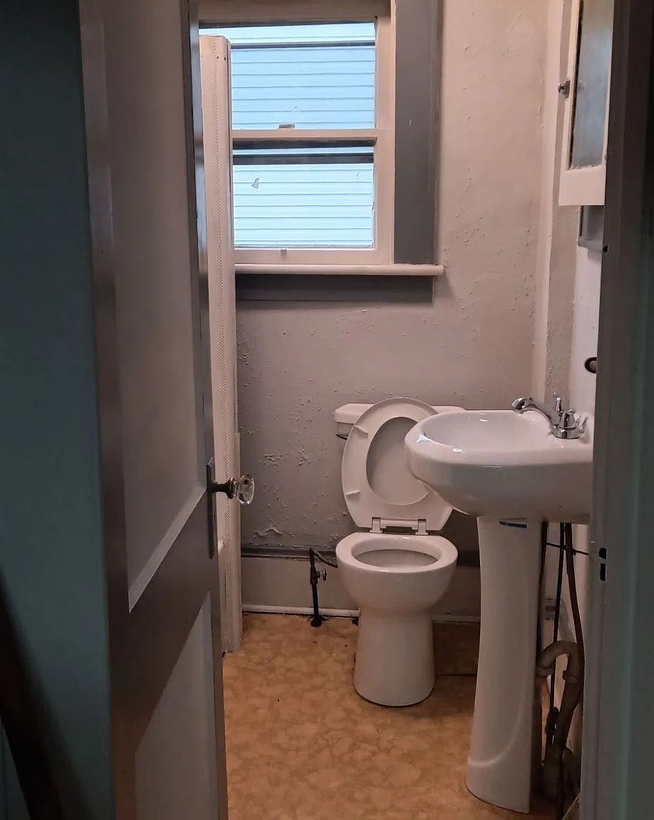 2 bed, 1041 sqft, $1,100 — Photo 2