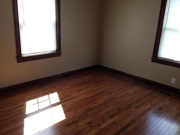 4th image of 901 Brown Ave