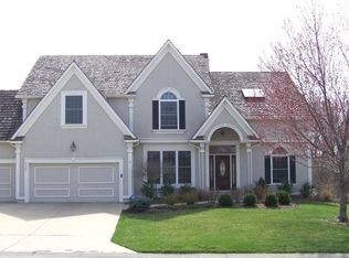 7423 Cottonwood St, Shawnee, KS 66216