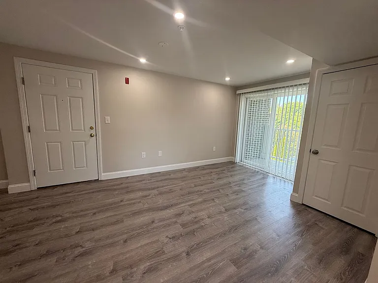 Pondsview Apartments — Photo 51