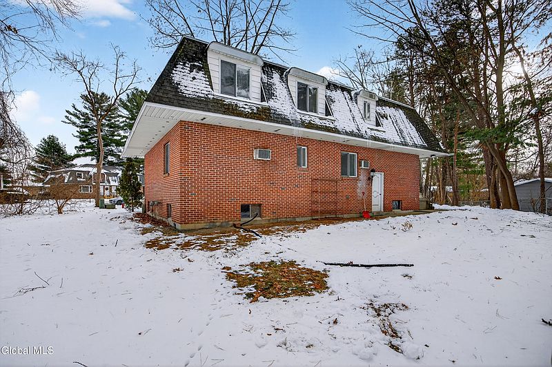 3rd image of 110 Southwoods Court