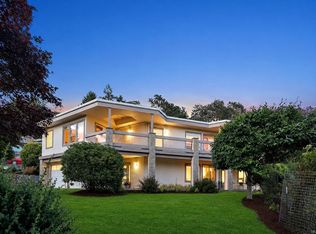 4607 Boulderwood Dr, Saanich, BC V8Y 2V2