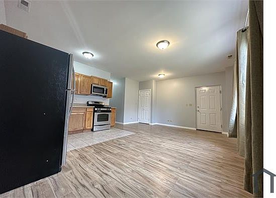 3rd image of 723 S Campbell Ave