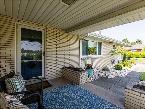 3rd image of 127 Craig Dr