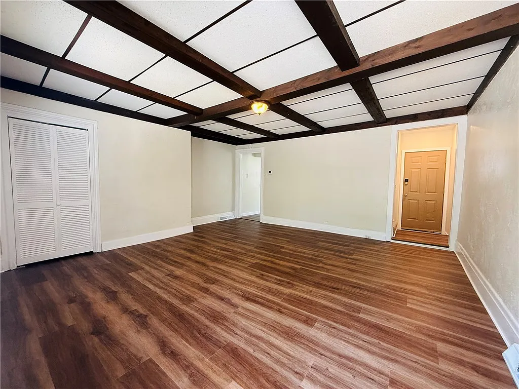 2 bed, 1126 sqft, $1,600 — Photo 2