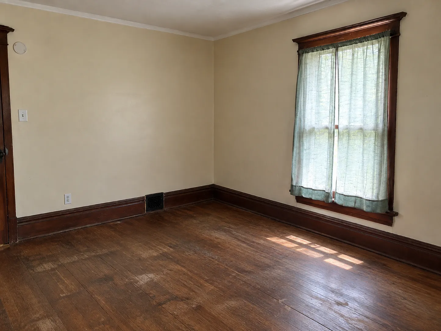 518 Locust St - 1/2 — Photo 3