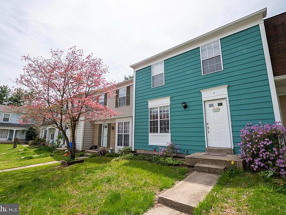 3rd image of 3 Esmond Ct