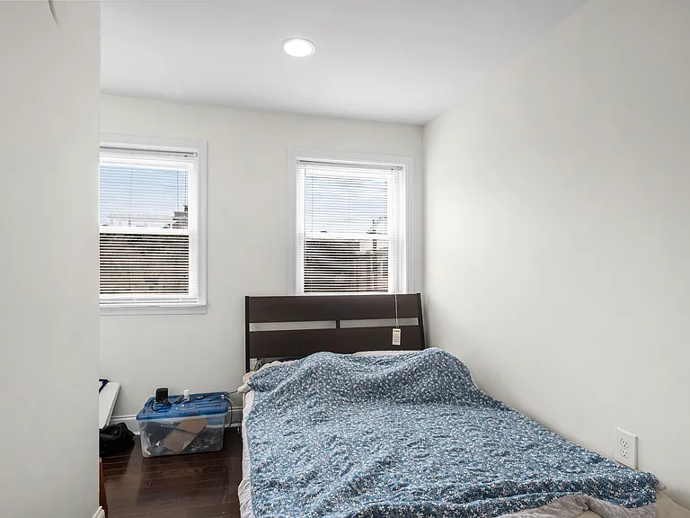 2046 Fitzwater St #2 — Photo 10