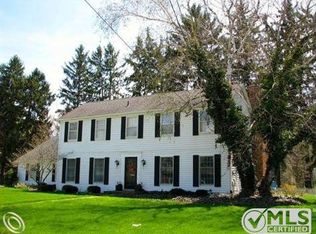 21925 E Valley Woods Dr, Beverly Hills, MI 48025