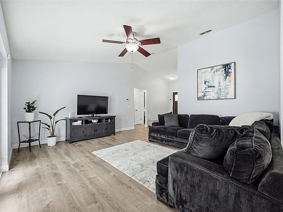 3rd image of 6809 S SHERIDAN ROAD