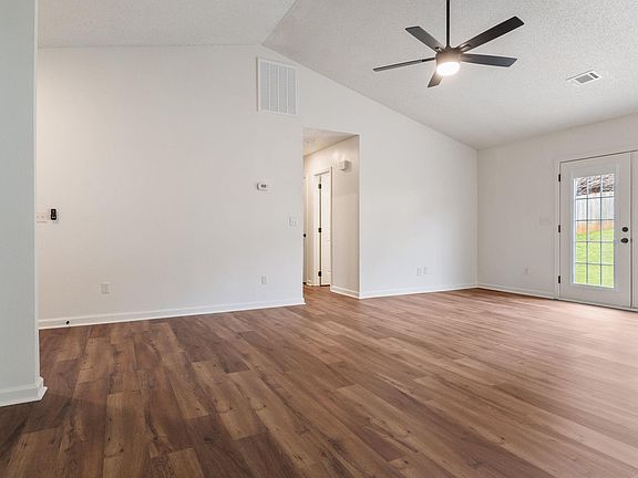5th image of 310 W Bushy Hill Dr