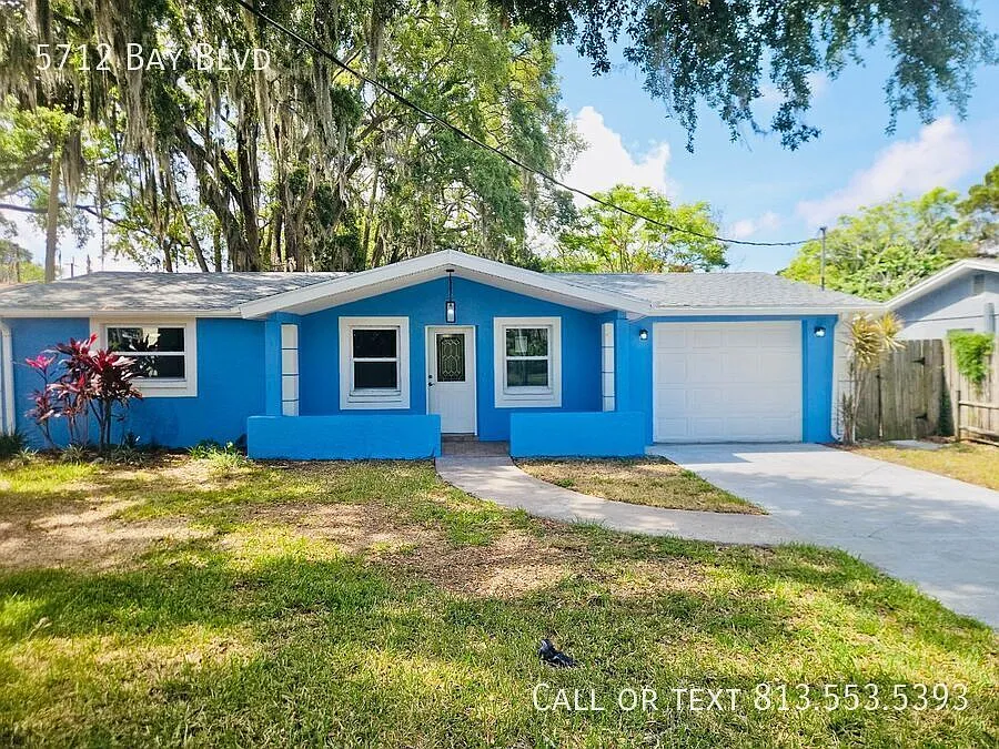 50% off first month's rent | Newly Renovated 3BR Home | Walk to Waterfront, Shops & Dining — Photo 3