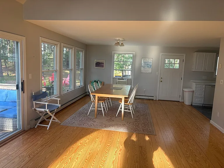 60 Homestead Ln — Photo 2