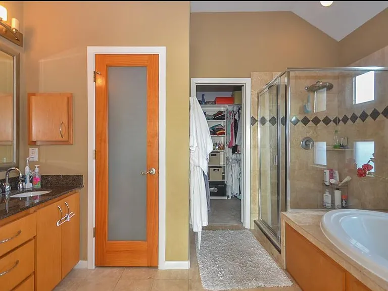 3010 Caroline St — Photo 8