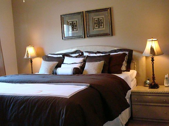 LARGE MASTER BEDROOM