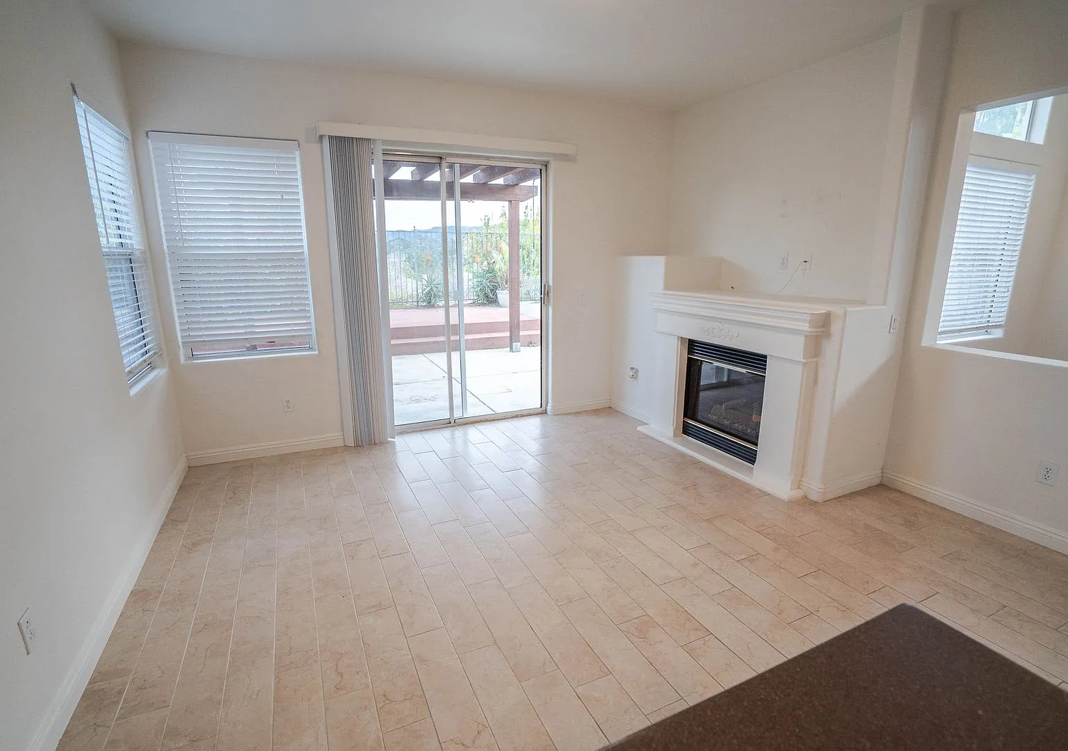 Stevenson Ranch 3 Bedroom Home for Rent! — Photo 3