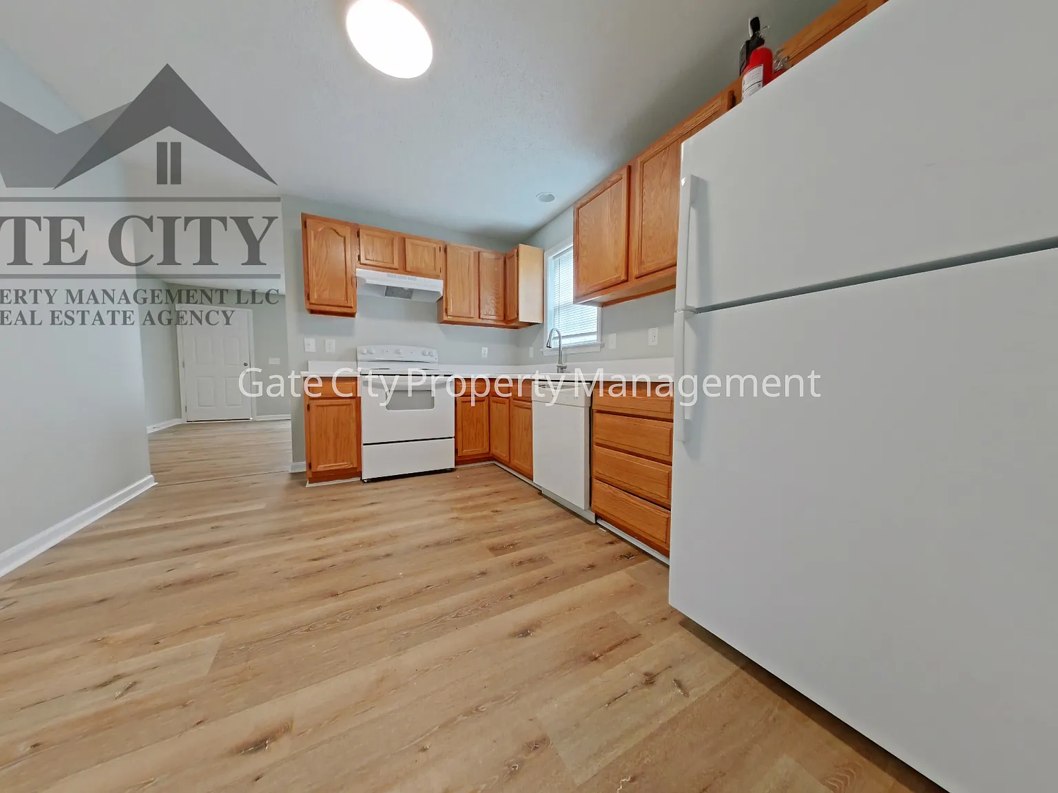 3 bed, 10 sqft, $1,425 — Photo 2