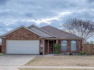 301 Long Prairie Dr, Forney, TX 75126