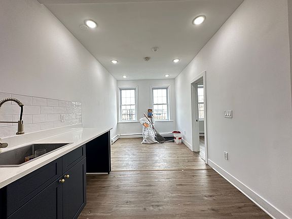 4th image of 211 Woodward St #10-3