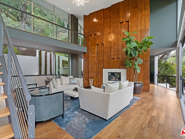 2207 Bowmont Dr — Photo 6