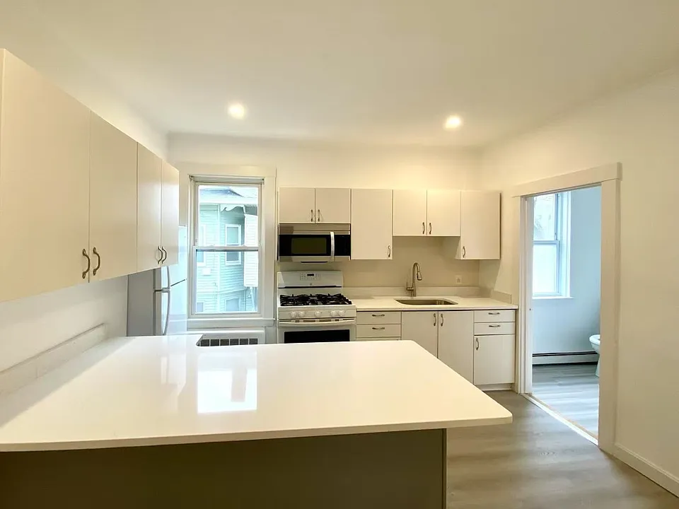 20 Howard St #2