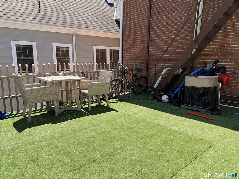 251 Edwards St #2 — Photo 17