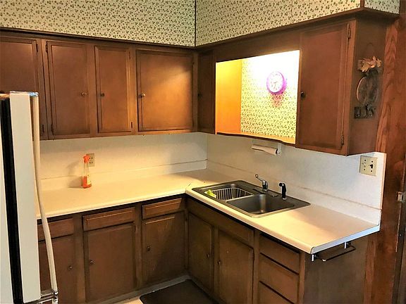 4th image of 603 N 152nd Ave