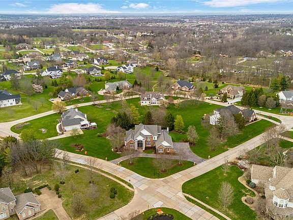 3rd image of 248 Camelot Dr
