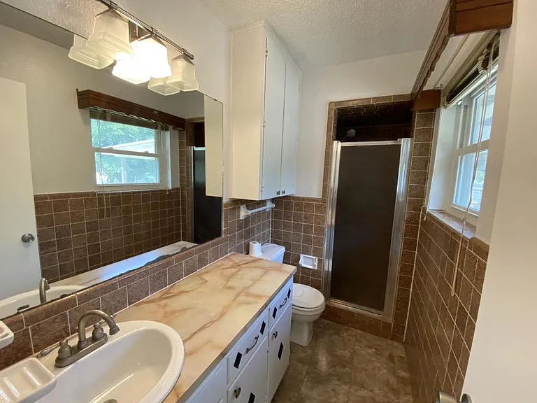 1122 Rhonda Lee St — Photo 18