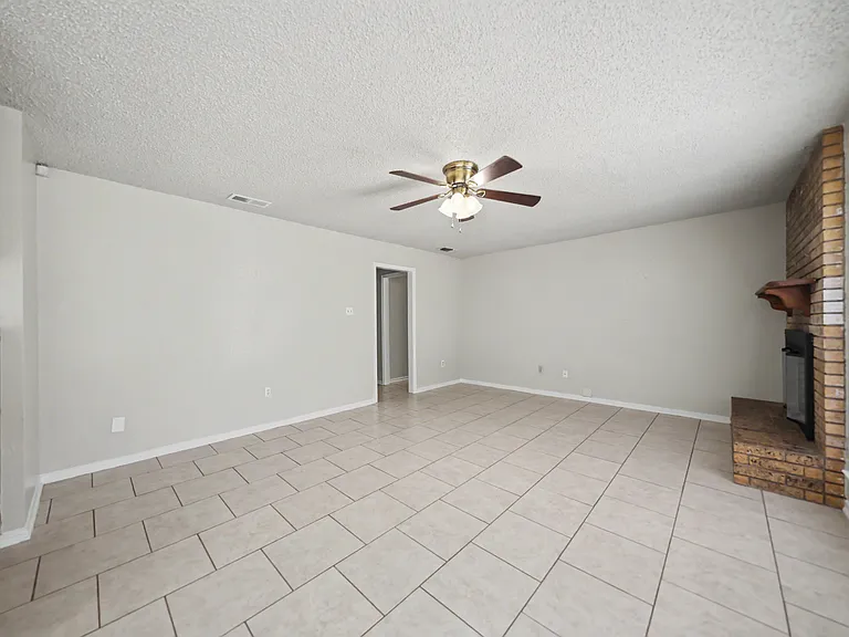 1709 Moonlight Dr — Photo 6