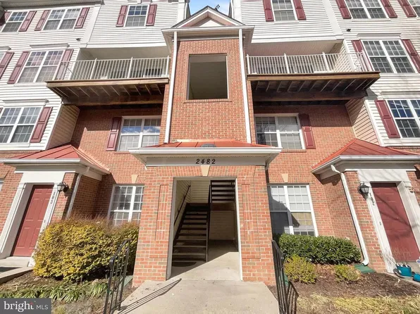 2482 Angeline Dr APT 301, Herndon, VA 20171