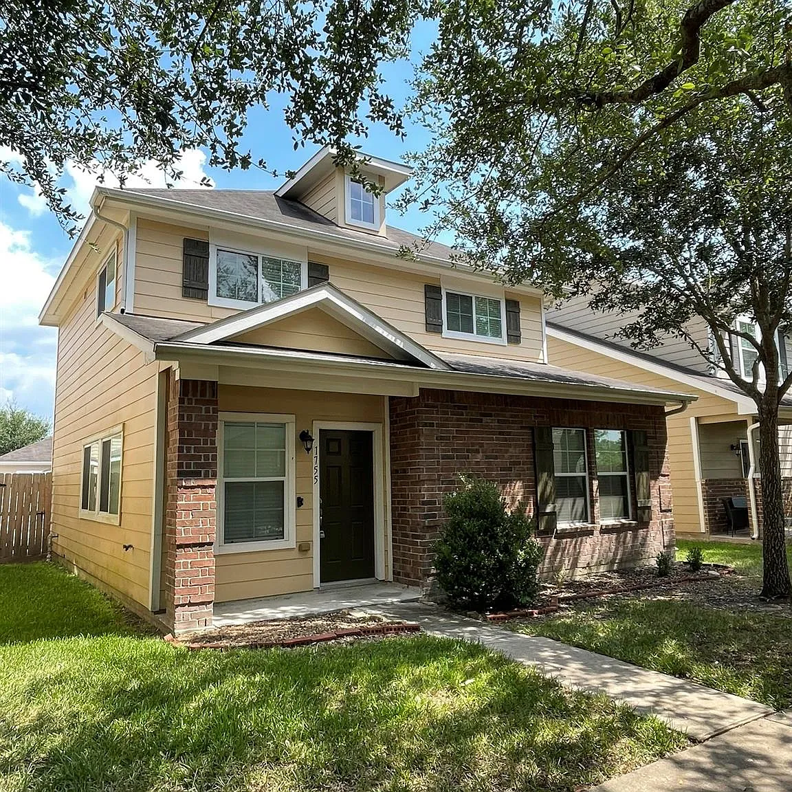 4 bed, 2.5 bath, 1706 sqft, $1,950 — Photo 1