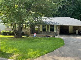 1032 Genny Ln, Riverdale, GA 30296