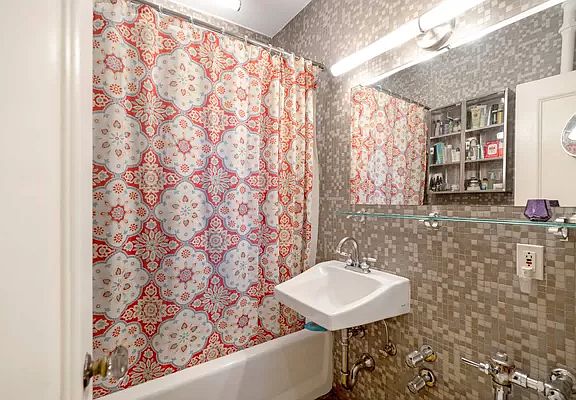 4th image of 741 W End Ave APT 5A