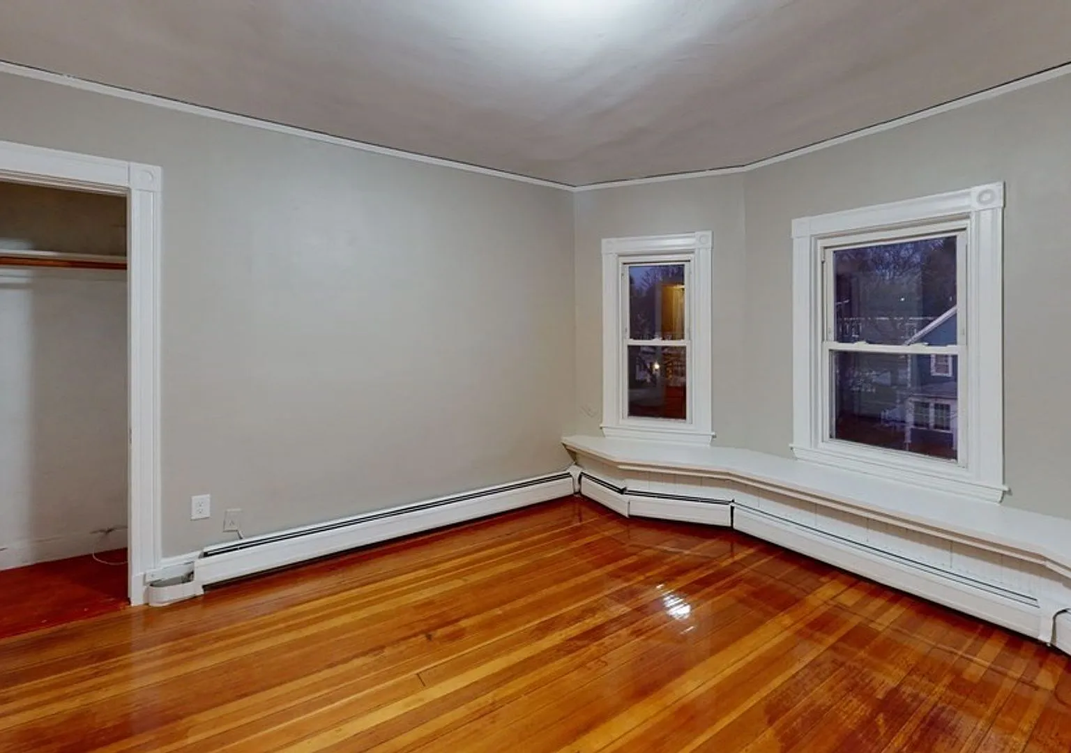 5 Bed 2 Bath in Newton - 2 Floors — Photo 3
