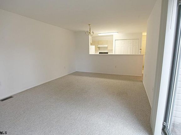 3rd image of 5 E Woodland Ave