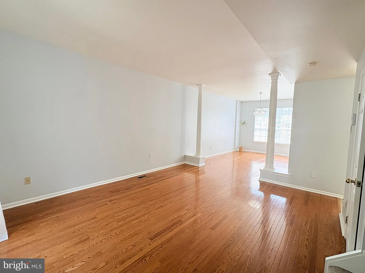 Building Photo - 307 Thyme Ln