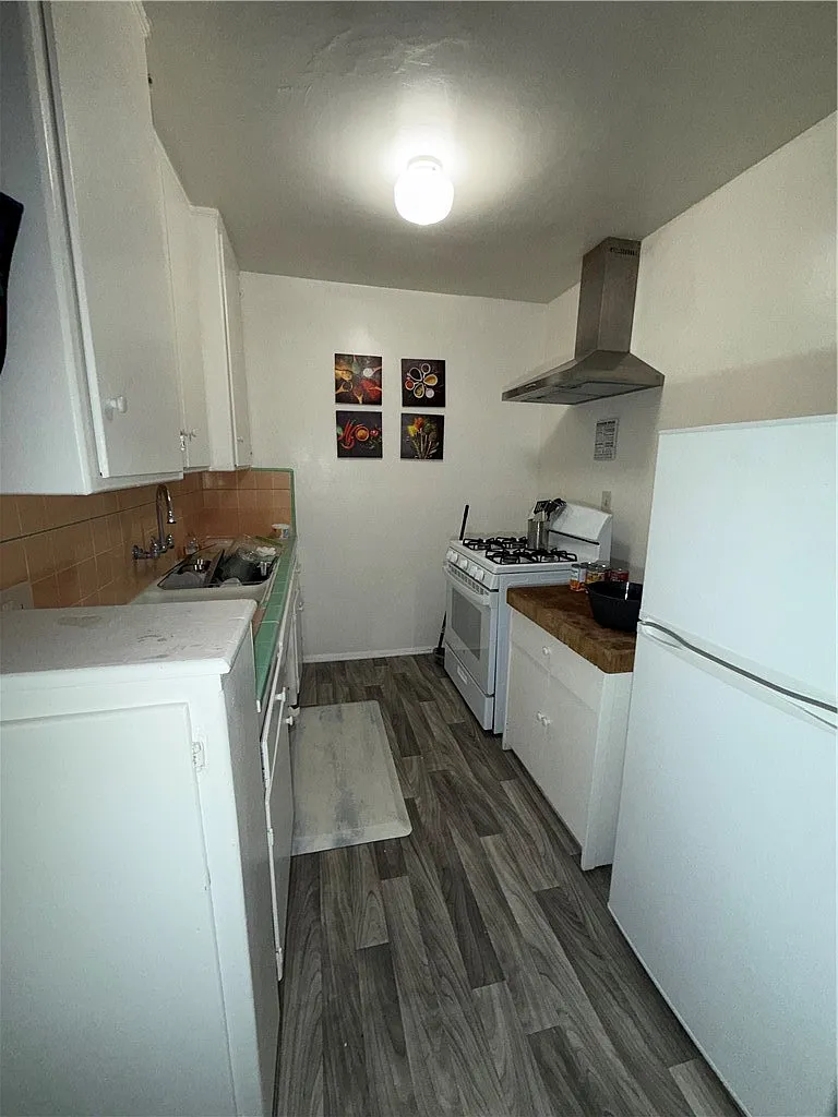 1 bed, 700 sqft, $2,050 — Photo 2
