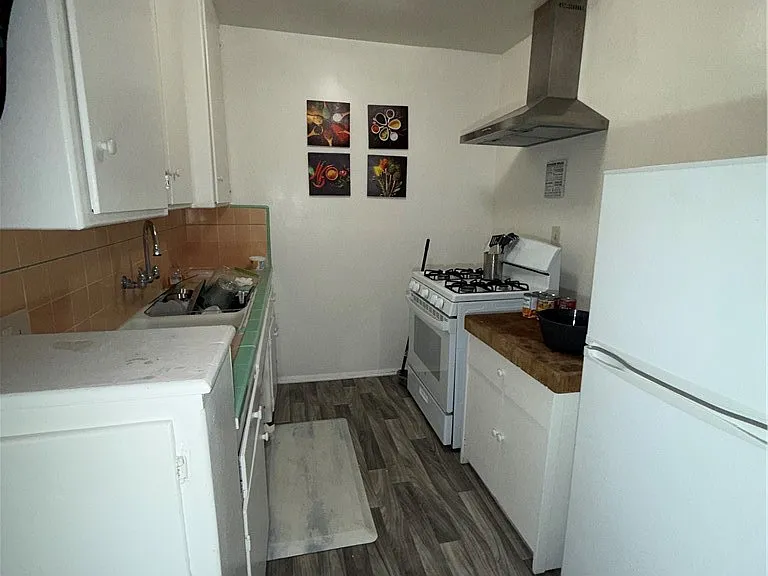 241 E Washington Blvd — Photo 2