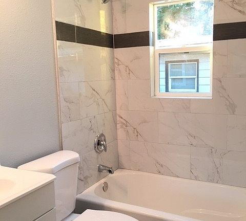 5th image of 305 M St SE Unit B