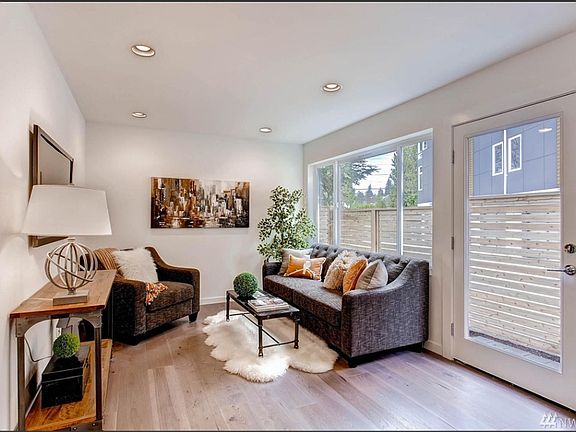 3rd image of 4003 W Briarcliff Ln