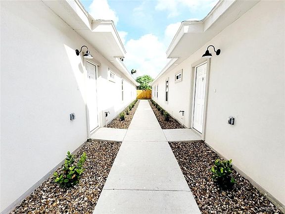 4th image of 3819 Bella Costa Dr #1