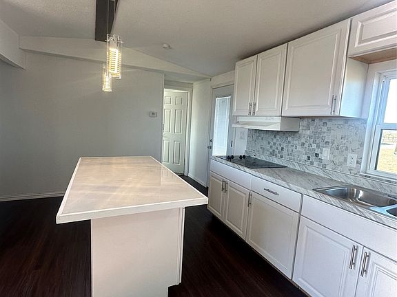5th image of 211 Alton Ln