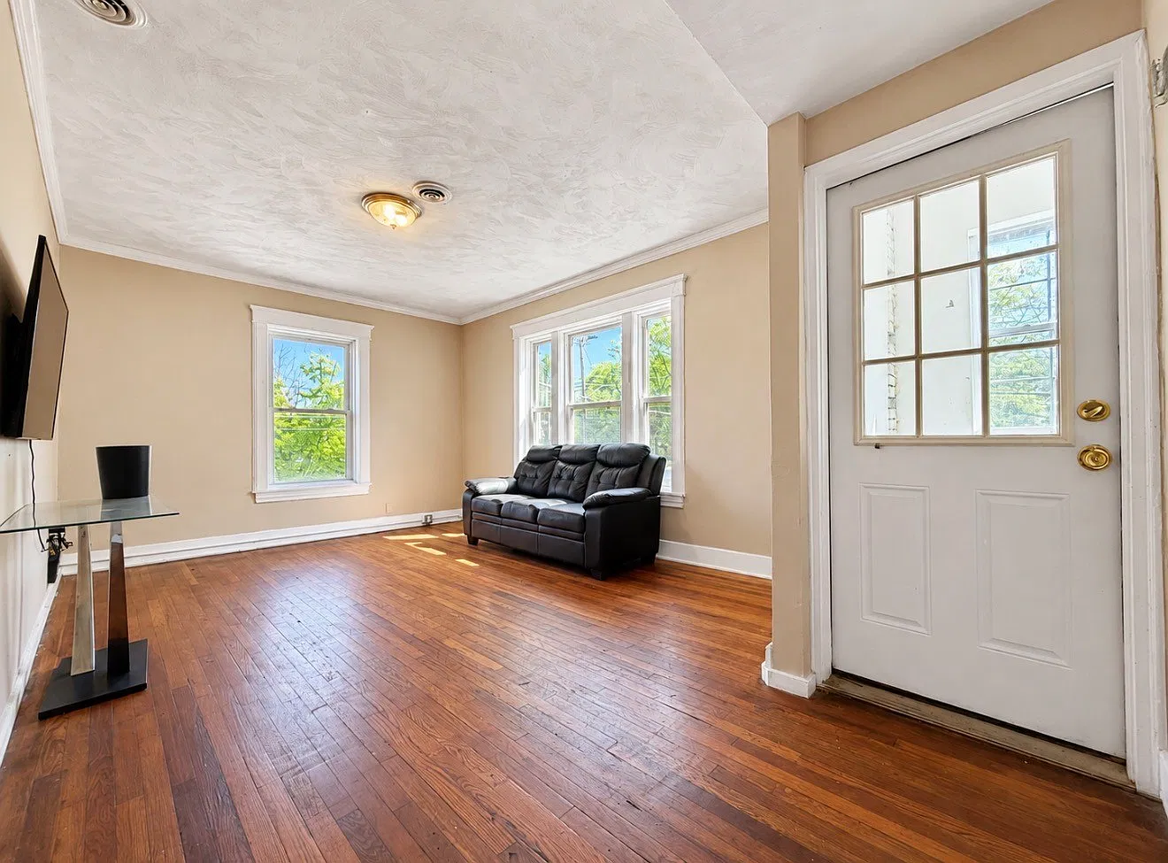 3 bed, 1.0 bath, 1000 sqft, $1,950 — Photo 3