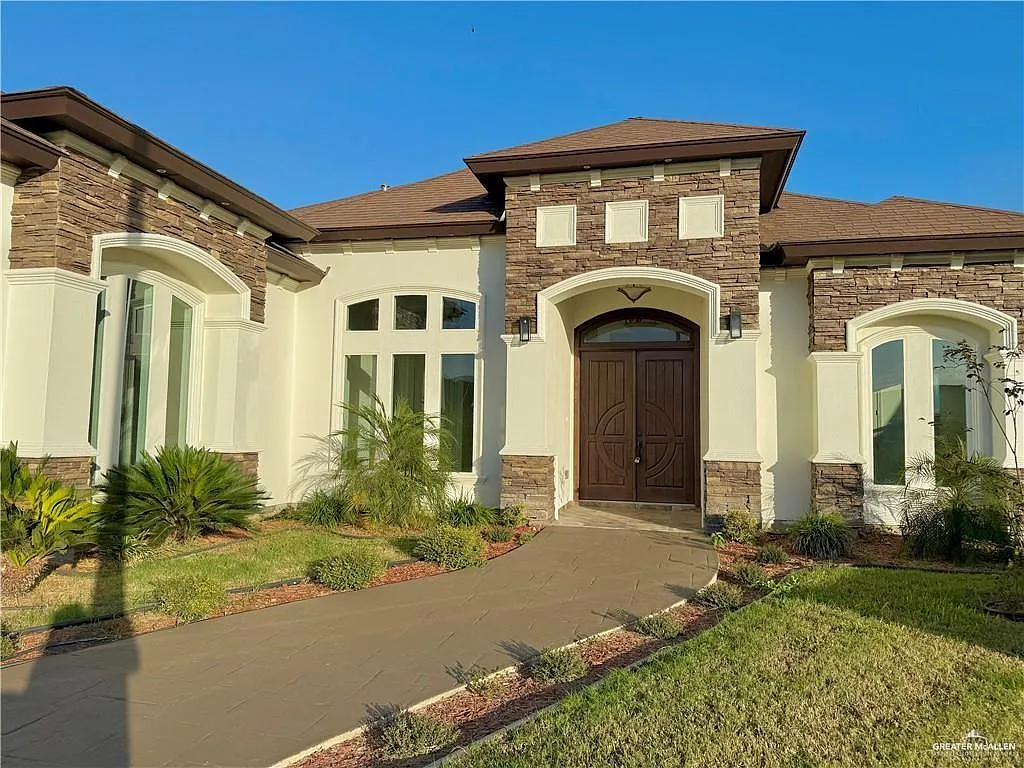 4 bed, 5.0 bath, 2515 sqft, $2,600 — Photo 2