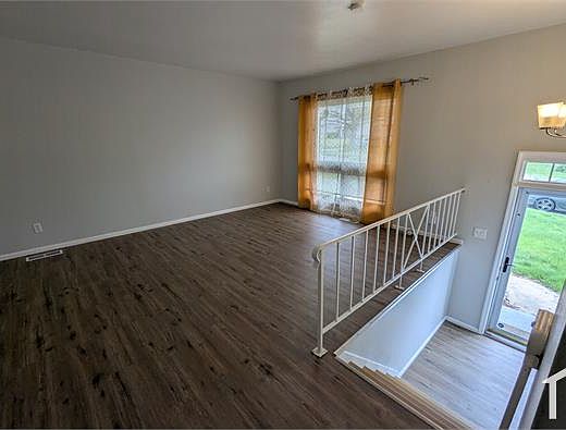 2nd image of 1448 Columbus Dr