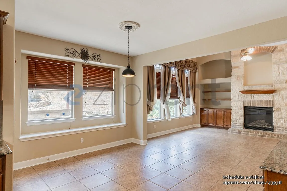 3 bed, 2.5 bath, 2430 sqft, $2,760 — Photo 4