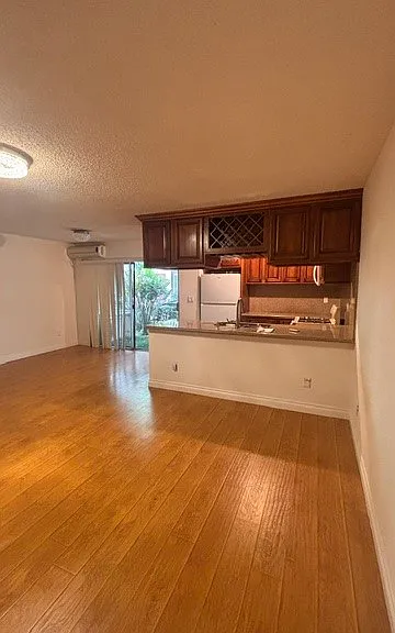 18530 Hatteras St #102 — Photo 1