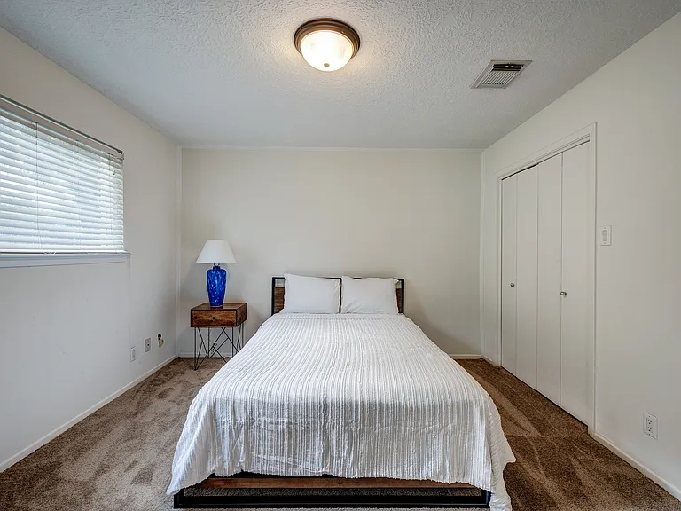 1722 S Kirkwood Rd — Photo 40