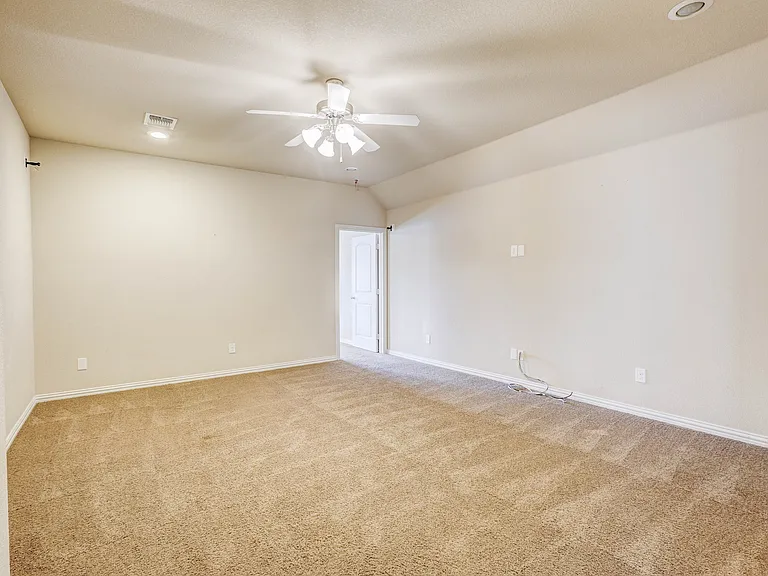 1020 Paradise Cv — Photo 38